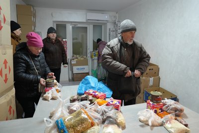 Продукти, ліки та одяг: як працює безоплатний магазин у Херсоні Продукти, ліки та одяг: як працює безоплатний магазин у Херсоні