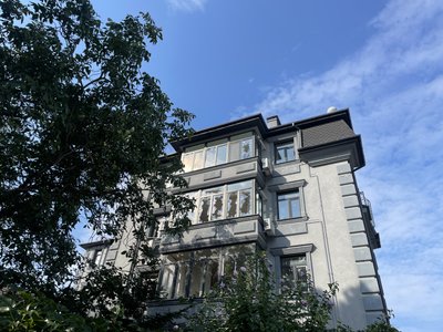 Херсон, обстріли, серпень 2024, багатоповерхівка, балкон Херсон, обстріли, серпень 2024, багатоповерхівка, балкон