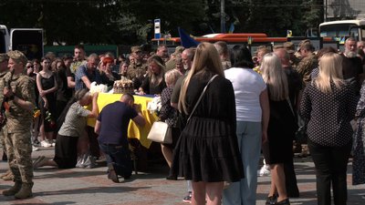 З військовими Павлом Поліщуком та Володимиром Цекларем попрощалися у Рівному З військовими Павлом Поліщуком та Володимиром Цекларем попрощалися у Рівному