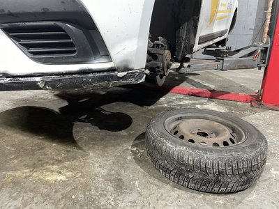У Полтаві водії "перевзувають" автівки: чи здорожчала послуга У Полтаві водії "перевзувають" автівки: чи здорожчала послуга