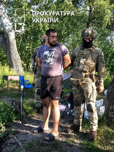 На Дніпропетровщині трьох людей підозрюють у дезертирстві та пособництві На Дніпропетровщині трьох людей підозрюють у дезертирстві та пособництві