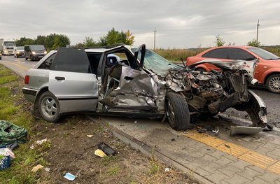 Поблизу Львова зіткнулися маршрутка та автомобіль: шестеро людей травмовані Поблизу Львова зіткнулися маршрутка та автомобіль: шестеро людей травмовані