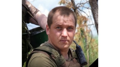 На Чернігівщині провели в останню путь трьох захисників: Сергія Носача, Ярослава Іванчу та Андрія Гамолю На Чернігівщині провели в останню путь трьох захисників: Сергія Носача, Ярослава Іванчу та Андрія Гамолю