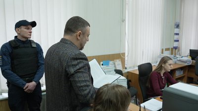 У Вінниці розпочався суд над колишнім учителем, підозрюваним у вбивстві двох підлітків у Шаргороді У Вінниці розпочався суд над колишнім учителем, підозрюваним у вбивстві двох підлітків у Шаргороді