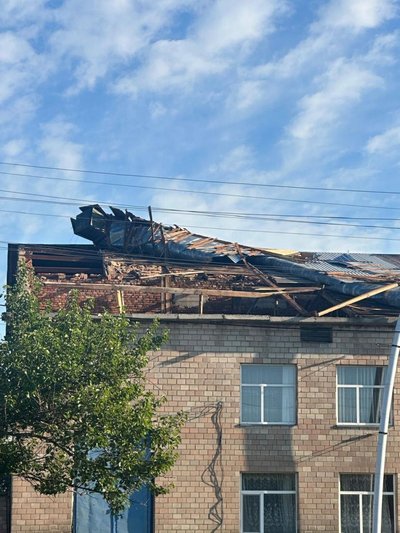 Зруйновані магазини та поруйновані дахи: наслідки негоди на Черкащині Зруйновані магазини та поруйновані дахи: наслідки негоди на Черкащині