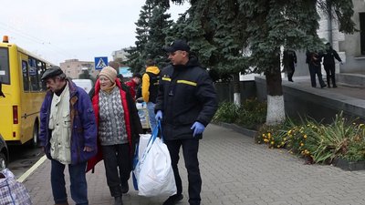 33 евакуаційний потяг прибув з Донеччини на Рівненщину 33 евакуаційний потяг прибув з Донеччини на Рівненщину