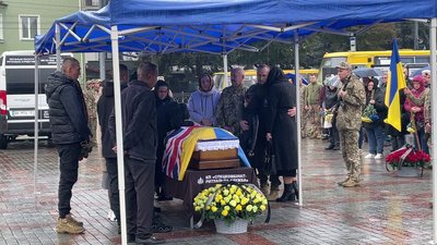 У Рівному попрощались з військовим Олександром Матеяшем У Рівному попрощались з військовим Олександром Матеяшем