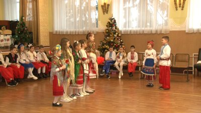 Місія — зберегти традиції: як черкаські школярі вчать українські звичаї на сцені Місія — зберегти традиції: як черкаські школярі вчать українські звичаї на сцені