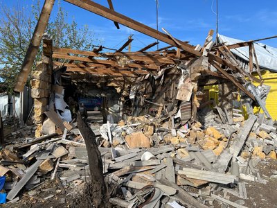 «Стеля і все просто на мене посипалося». У Солоному дрон РФ поцілив по гаражу, в якому перебувала людина «Стеля і все просто на мене посипалося». У Солоному дрон РФ поцілив по гаражу, в якому перебувала людина