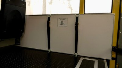 Шкільний автобус, місце для крісла колісного Шкільний автобус, місце для крісла колісного