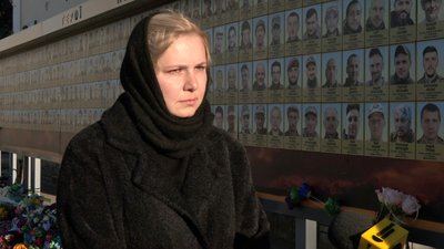 Дружина загиблого бійця подарувала бібліотеці в Луцьку серію книг на 35 тис. грн Дружина загиблого бійця подарувала бібліотеці в Луцьку серію книг на 35 тис. грн