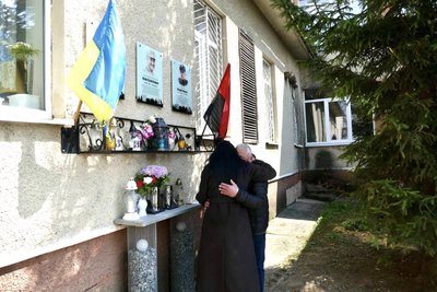 Пам'ятна дошка, полеглий воїн Андрій Красій Пам'ятна дошка, полеглий воїн Андрій Красій