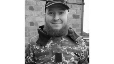 Поховання на Чернігівщині: в останню путь провели 7 військових Поховання на Чернігівщині: в останню путь провели 7 військових