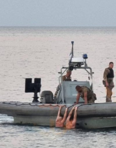 В Одесі пʼятьох людей віднесло у відкрите море: їх врятували В Одесі пʼятьох людей віднесло у відкрите море: їх врятували