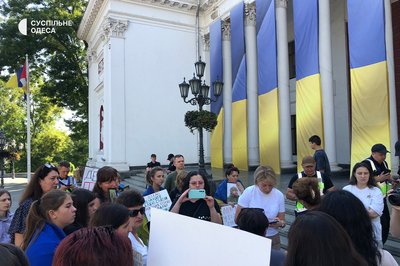"Де алея героїв?": в Одесі родичі загиблих військових вийшли на акцію "Де алея героїв?": в Одесі родичі загиблих військових вийшли на акцію