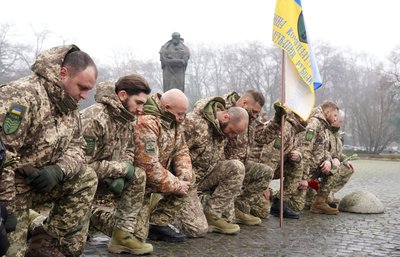 В Ужгороді попрощалися із захисником Дмитром Павличем В Ужгороді попрощалися із захисником Дмитром Павличем