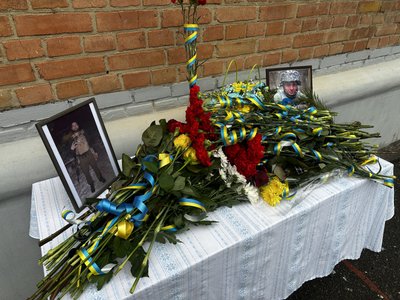 У Полтаві відкрили меморіальні дошки двом полеглим воїнам У Полтаві відкрили меморіальні дошки двом полеглим воїнам