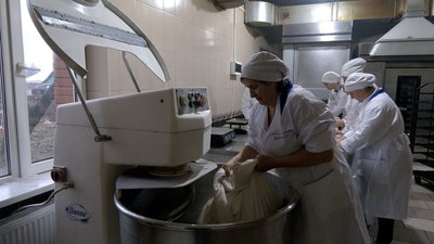 Печуть хліб "на сонці": як пекарня на Вінниччині працює на електростанції Печуть хліб "на сонці": як пекарня на Вінниччині працює на електростанції