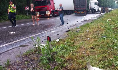 Зіткнулись вантажівка та легкове авто: поліція відкрила кримінальне провадження Зіткнулись вантажівка та легкове авто: поліція відкрила кримінальне провадження