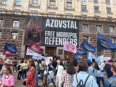 Вулиця Хрещатик перекрита через мітинг інвесторів "Київміськбуду" Вулиця Хрещатик перекрита через мітинг інвесторів "Київміськбуду"