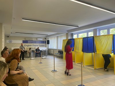виборчі кабінки, виборча дільниця