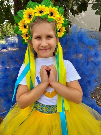 20 тисяч оберегів ручної роботи отримали від семирічної дівчинки з Полтавщини українські воїни 20 тисяч оберегів ручної роботи отримали від семирічної дівчинки з Полтавщини українські воїни