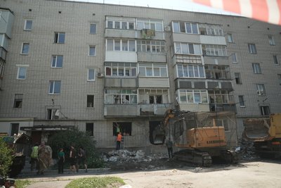 Через удар армії РФ по багатоповерхівці у Конотопі є загибла та поранені: що розповідають очевидці Через удар армії РФ по багатоповерхівці у Конотопі є загибла та поранені: що розповідають очевидці
