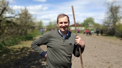 "Сади перемоги": в Ушомирській громаді Житомирщини вирощують овочі для ліцеїв, садочків та ЗСУ "Сади перемоги": в Ушомирській громаді Житомирщини вирощують овочі для ліцеїв, садочків та ЗСУ