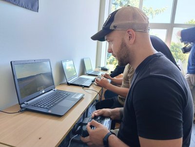 За пів року роботи у центрі підготовки операторів дронів на Волині навчили пів сотні людей
