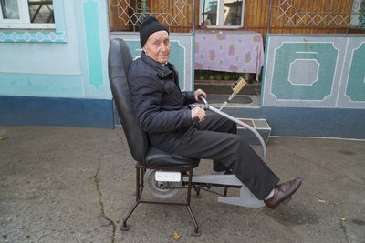 "Покрутив педалі — і будинок зі світлом". 79-річний винахідник з Дніпра змайстрував велогенератор "Покрутив педалі — і будинок зі світлом". 79-річний винахідник з Дніпра змайстрував велогенератор