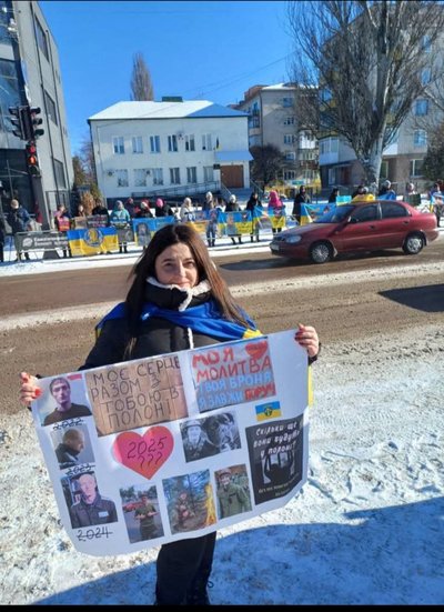 "Якщо дочекаюся, то подарує 101 троянду", — Юлія Брит, дружина військовополоненого з Житомирщини "Якщо дочекаюся, то подарує 101 троянду", — Юлія Брит, дружина військовополоненого з Житомирщини