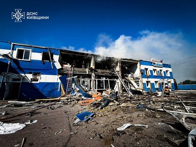 Горіло підприємство харчової промисловості, є загиблі і травмовані: росіяни атакували Київщину Горіло підприємство харчової промисловості, є загиблі і травмовані: росіяни атакували Київщину