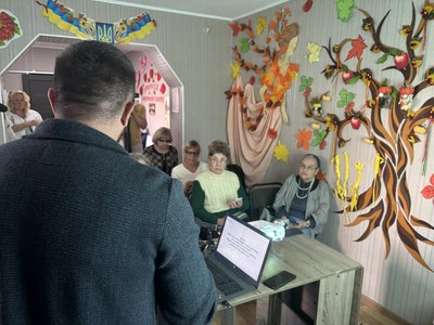 Заняття на курсі "Смартфон з нуля" у Харкові Заняття на курсі "Смартфон з нуля" у Харкові