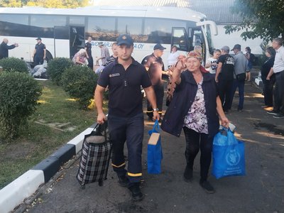 У Новоукраїнський район на Кіровоградщині евакуювали 29 переселенців з Донеччини У Новоукраїнський район на Кіровоградщині евакуювали 29 переселенців з Донеччини