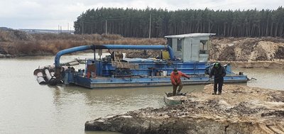 Збитки понад 550 млн гривень: на Київщині незаконно видобували пісок Збитки понад 550 млн гривень: на Київщині незаконно видобували пісок