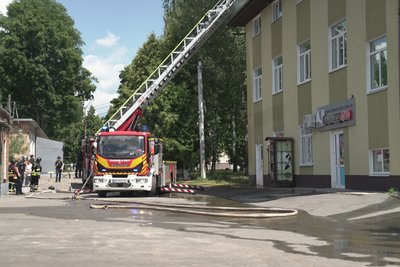 "Ми вивозили хвору з операційної і саме стався вибух": які наслідки влучання в лікарню у Сумах "Ми вивозили хвору з операційної і саме стався вибух": які наслідки влучання в лікарню у Сумах