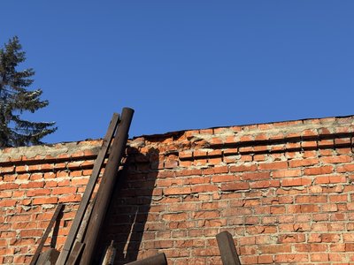 У Сумах російський дрон влучив в у станцію техобслуговування: які наслідки У Сумах російський дрон влучив в у станцію техобслуговування: які наслідки