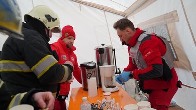 У Києві розгорнули пункти допомоги постраждалим від ракетної атаки РФ. Де саме У Києві розгорнули пункти допомоги постраждалим від ракетної атаки РФ. Де саме