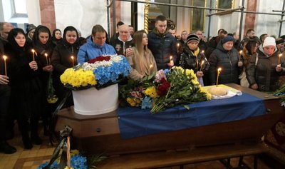 У Луцьку попрощалися з загиблими на Харківщині бійцями Олександром Семенюком та Іваном Кумбровим У Луцьку попрощалися з загиблими на Харківщині бійцями Олександром Семенюком та Іваном Кумбровим