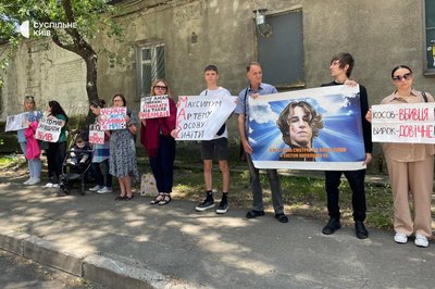 Вбивство підлітка на станції столичного фунікулера: обвинуваченому продовжили запобіжний захід Вбивство підлітка на станції столичного фунікулера: обвинуваченому продовжили запобіжний захід