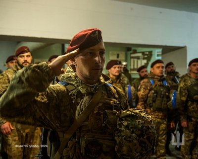 Воїни 95-ї десантно-штурмової бригади отримали нагороди від генерала Сирського Воїни 95-ї десантно-штурмової бригади отримали нагороди від генерала Сирського