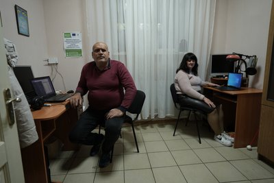 "Ми намагаємося вселити людям віру": як живуть незрячі люди у Сумах "Ми намагаємося вселити людям віру": як живуть незрячі люди у Сумах