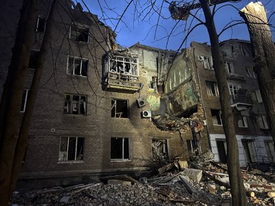 Загинула жінка, понад 20 людей поранені. РФ ударила ракетами по будинках у Кривому Розі: що відбувається на місці атаки Загинула жінка, понад 20 людей поранені. РФ ударила ракетами по будинках у Кривому Розі: що відбувається на місці атаки