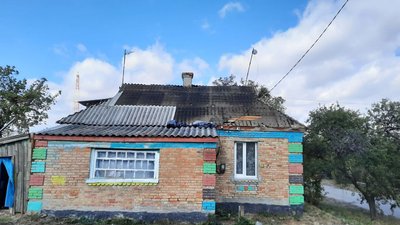 "Шиферу наче й не було". У селі на Кіровоградщині третій день усувають наслідки буревію "Шиферу наче й не було". У селі на Кіровоградщині третій день усувають наслідки буревію