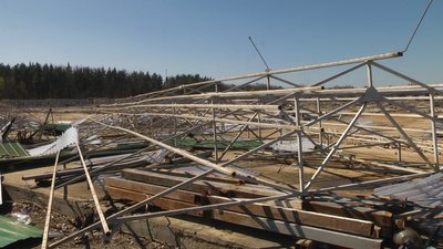 У Хмельницькому ріжуть на метал один з речових ринків У Хмельницькому ріжуть на метал один з речових ринків