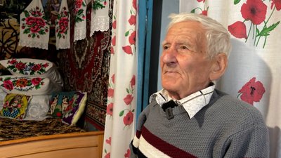 Майже 100 вишитих виробів за життя: історія 82-річного майстра з Чоповичів Майже 100 вишитих виробів за життя: історія 82-річного майстра з Чоповичів