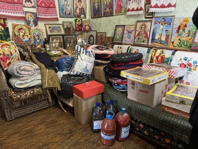 "Буває й цілу ніч в’яжу": понад 10 років родина із Полтавщини допомагає військовим "Буває й цілу ніч в’яжу": понад 10 років родина із Полтавщини допомагає військовим