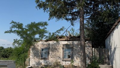 "Погане діло, усе розбито" — жителі прифронтової Межової на Дніпропетровщині про руйнування через щоденні атаки РФ "Погане діло, усе розбито" — жителі прифронтової Межової на Дніпропетровщині про руйнування через щоденні атаки РФ