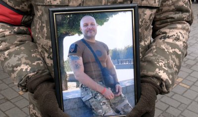 У Луцьку попрощалися з загиблими на Харківщині бійцями Олександром Семенюком та Іваном Кумбровим У Луцьку попрощалися з загиблими на Харківщині бійцями Олександром Семенюком та Іваном Кумбровим