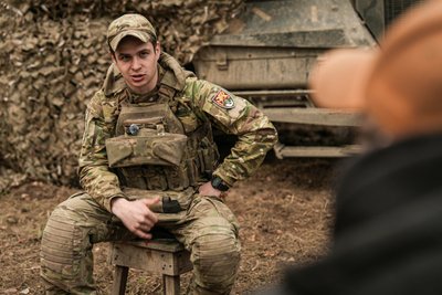 “Кинули гранату, а звідти як почали навалювати”: командир взводу про те, як брали в полон росіян на Сумщині “Кинули гранату, а звідти як почали навалювати”: командир взводу про те, як брали в полон росіян на Сумщині